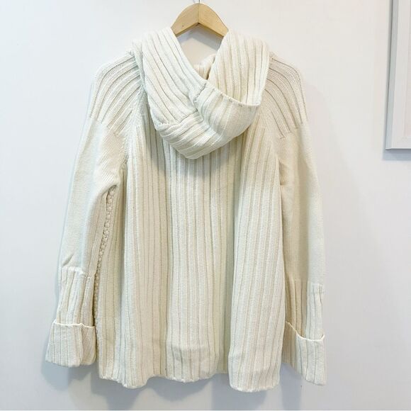 Victor Alfaro Collective
Oversized Zip-Up Sweater on Size XL - Picture 8 of 9